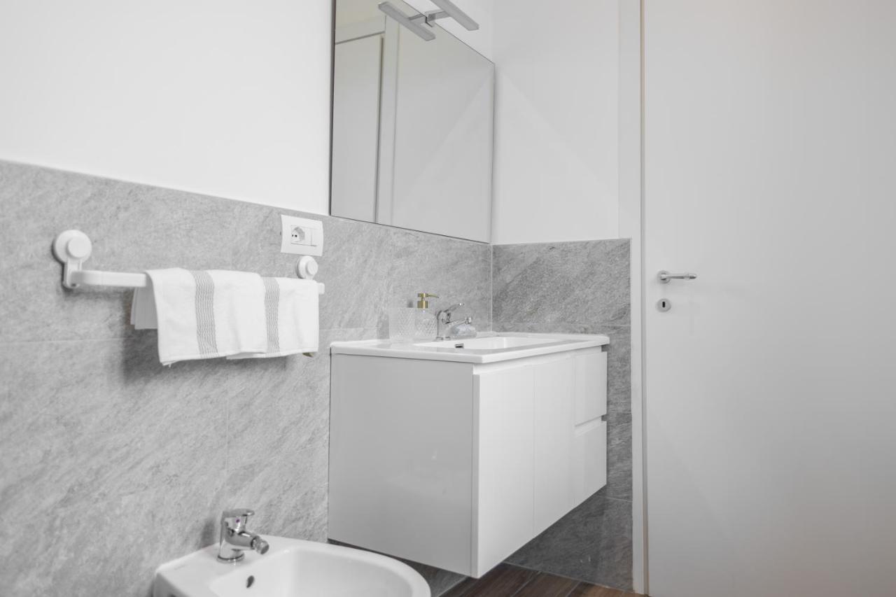 Lora Apartment,Free Private Parking, Self Check In,1 コモ エクステリア 写真
